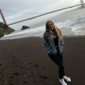 Meet your Posher, Danielle